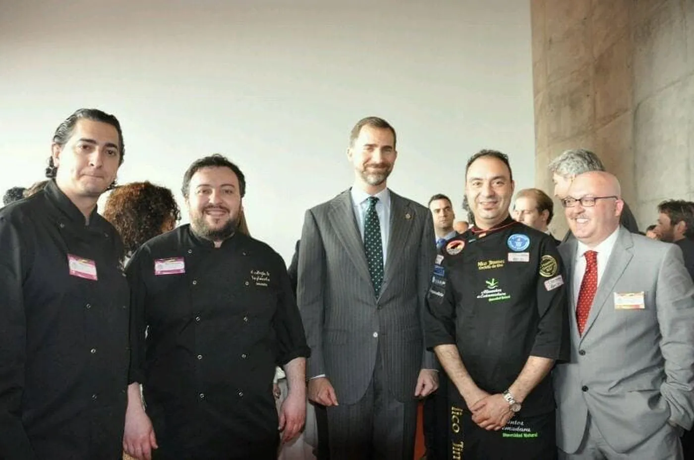 Moisés Monroy con su equipo en un evento institucional